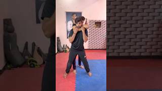 Self defense on road side✊👊#shorts #viral #trending #selfdefense #dltkd #boxing #karate