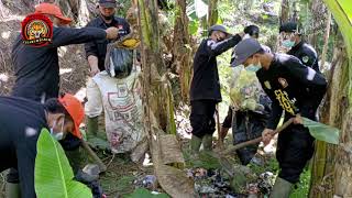 Kerjasama membersihkan sampah dan menata lingkungan di Desa Tarumajaya Sektor 1 Citarum Harum