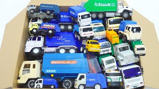 "Garbage truck" miniature cars that keep the city clean are gathered together anddriving on a slope☆