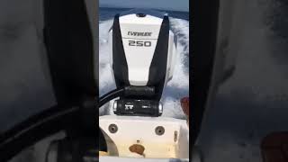 Evinrude Etec G2 in accelerazione