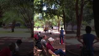 Pregando o evangelho na praça pública