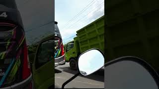 BUS VS TRUK #balapan #bus #ugalugalan #bahaya #sumberselamat #motovlog #nabrak