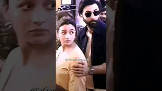 #ranbeerkapoor protecting #aliabhatt #teryvasste #romantic #bollywood #bollywoodactor #viral#views