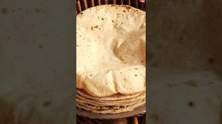 Moharastrian Style Viral Layered Chapati/Roti/Phulka 🥰😋#trending #viralvideo #youtubeshorts #recipe