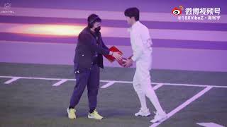 Fancam #7 | Zhou Keyu plays rugby with Mika after fencing at Super Novae Games 2021 [211217]