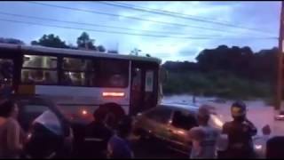 Motoristas de ônibus quase mata mais de 70 pessoas - parte 1