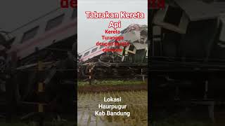 TABRAKAN KERETA API DI DAERAH HAURPUGUR  #shorts #infolalulintas #keretaapiindonesia