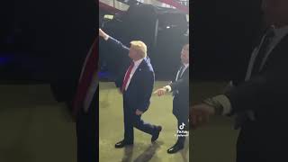 CELL PHONE THROWN TO TRUMP AND Bodyguard trying to act like he’s doing his job😂#viralvideo