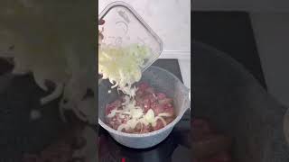 Распадающееся на волокна тушеное мясо