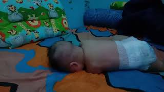 Bayi Umur 4 Bulan Mau Belajar Tengkurap | Senna Fatih