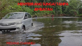 ZENIA AVANZA & HONDA MENYEBERANGI SUNGAI DESA RIBANG KADENG NANGA SEBINTANG KAB. KAPUAS HULU KALBAR