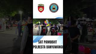 anggota Satpamobvit Polresta Banyuwangi melaksanakan patroli dialogis