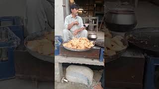 سموسہ 10 روپے۔میرا یوٹیوب چینل سبسکرائب کریں شکریہ ۔Sifi village food.