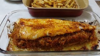 Stuffed hake accompanied with potatoes Merluza rellena acompañando con patatas