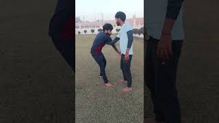 Self defense on road side✊#shorts #viral #kungfu #treding #taekwondo #selfdefense #karate #dltkd