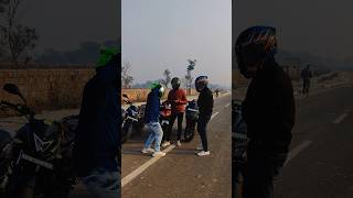 Police Ne Ek Baar Tau Helmet Mai dheka Hai 😳😳 #shorts #viralvideo #riders #funnyvideo #police #trend