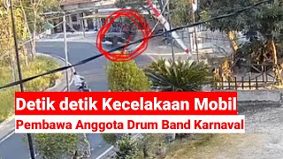 Detik-detik Mobil Pikap Pengangkut Anggota Drum Band Karnaval Alami Kecelakaan