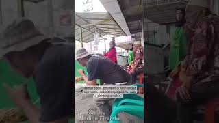 Sopir angkot bikin kesal! Penumpang Angkot Disuruh Tunggu Sopir Makan Dipinggir jalan.