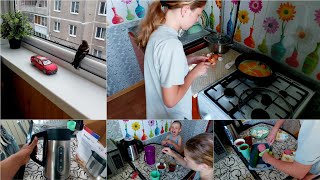 VLOG  Ксюша готовит ЗАВТРАК🍳🥪 Купили Новый Чайник/Залетела птица 🐦