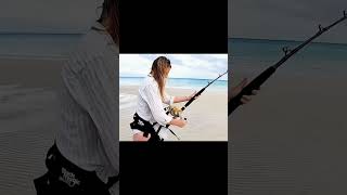 Female fisherman catches a giant fish on the beach! #Fishermen are so crazy #seafishing  #beach