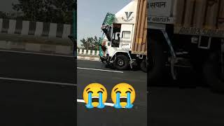 kaisi mushkil sar per khadi hai maut hamare sar #truck_video #short_video #truck #truck_driving