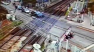 Car gets in trouble as it crosses Purfleet level crossing