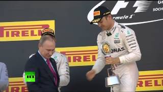 Deutscher Nico Rosberg gewinnt Formel-1-Rennen in Russland