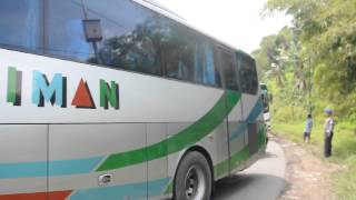 JALAN RUSAK, TRUCK TERGULING, ANTRIAN PANJANG