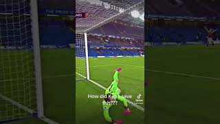 How did Kepa save this? #goalkeeper #goalkeepergloves #goalkeepersaves #goalkeepers #gk