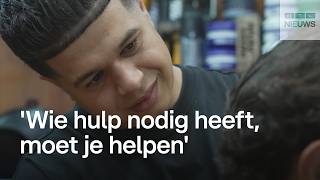 Kapper Ahmed knipt daklozen op straat