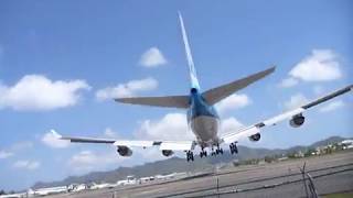 KLM Jumbo Jet  landing at Maho Beach, SXM