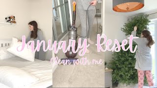 JANUARY RESET - CLEAN WITH ME, TAKING THE TREE DOWN AND SMOOTHIES!