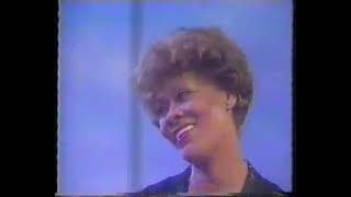 Dionne Warwick - Friends Can Be Lovers  LIVE