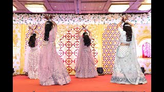 Bride's Mom and Aunts beautiful dance for Sangeet | Deewani Mastani | Ghoomar | Must Watch