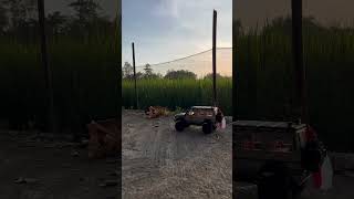 Mainan MOBIL RC di Sawah