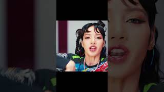 TAEYANG - Shoong the part of Lisa of BLACKPINK