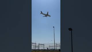 PIA a320 landing in dubai