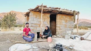 A documentary about the life of a nomadic mother and her son: Building a place for chickens