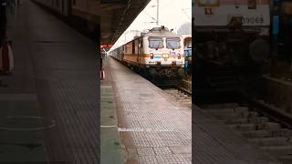 12278/Puri - Howrah Shatabdi Express    #indianrailways #shatabdiexpress  #explore