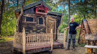 Krumm und schief: die Terrasse bekommt ein Hexengeländer