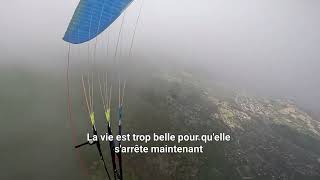 Je me fais aspirer vivant par un nuage en parapente !