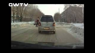 Las abuelas rusas en la carretera si que son un peligro!