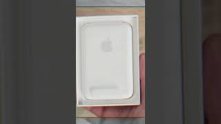 Unboxing IPhone 12 magsafe battery pack