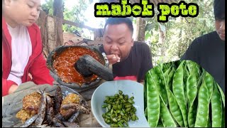 makan pete di kebun belakang rumah!!! masak dengan tungku!!