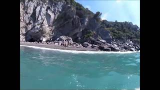 La caletta nascosta tra Punta Bianca e Punta Corvo (Ameglia, La Spezia)