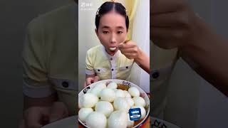 Кто еще так может ?? Can uou eat eggs like this ???