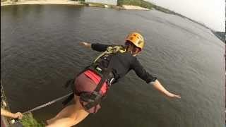 Роуп-джампинг в Киеве / Rope jumping in Kiev on a Pedestrian Bridge (Sep, 2012)