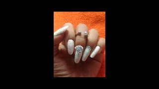 WHITE GLITTER GLAM NAIL DESIGN