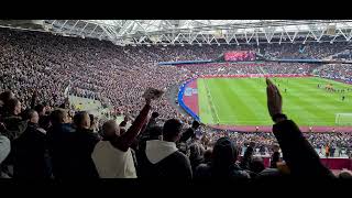 I'm Forever Blowing Bubbles #westhamunited - #fceverton #londonstadium - 03.04.22