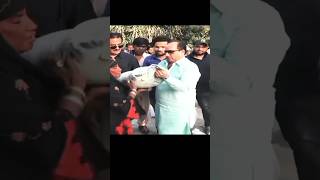 Singer Rahat Fateh Ali Khan distributing ration to poor people #ytshorts #rahatfatehalikhan